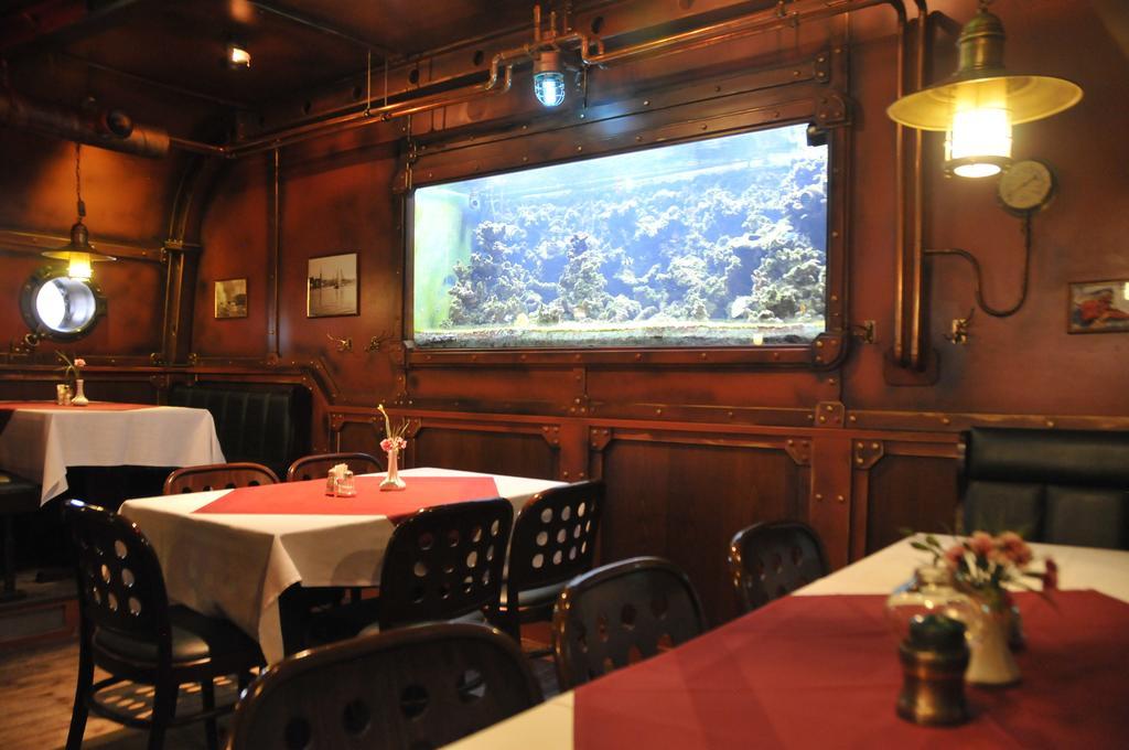 U-Nautic Restaurant & Pension 瓦伦 外观 照片